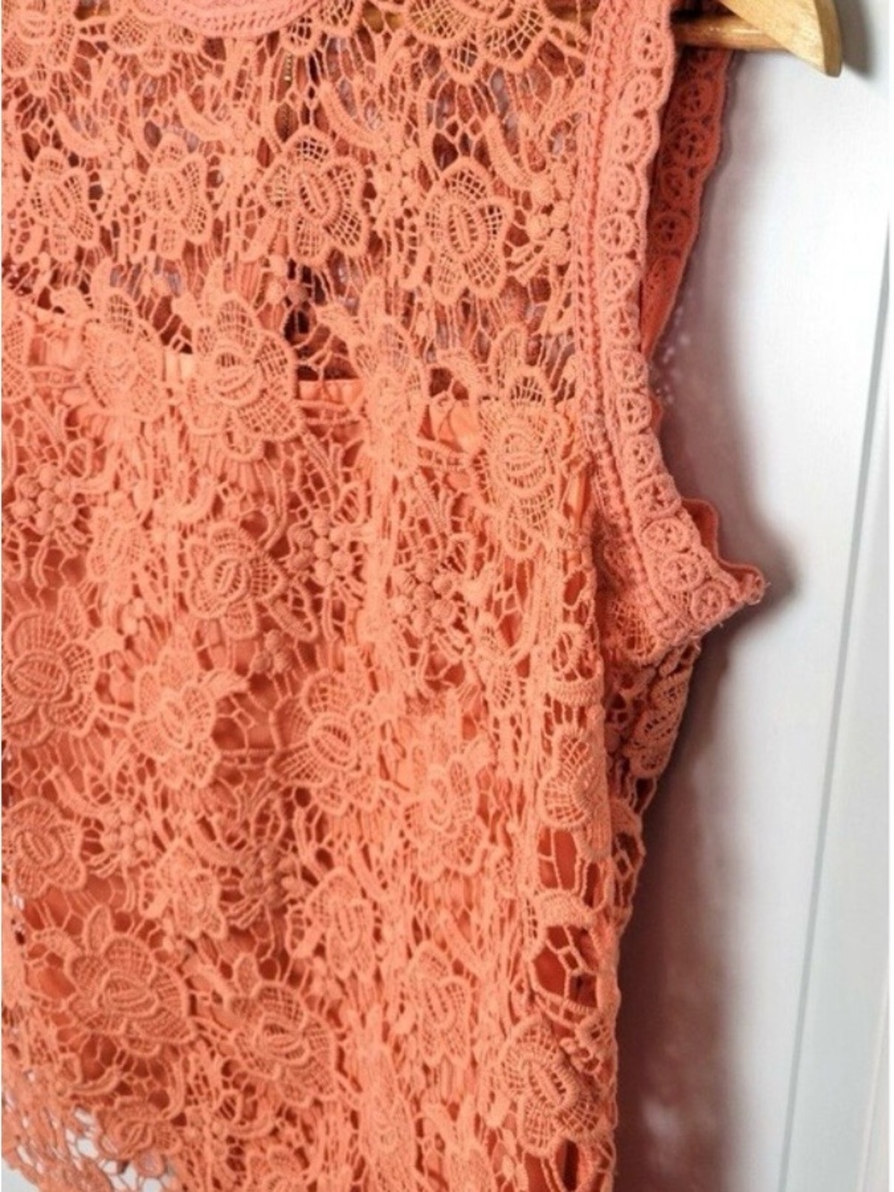 Nanette Lepore Pink Sleeveless Floral Crochet Lace top size large - Picture 6 of 7